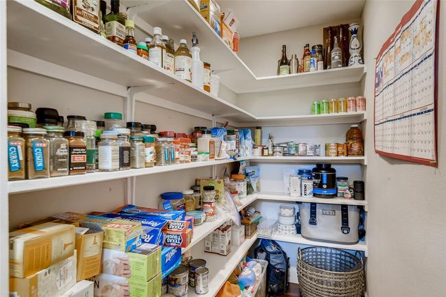 Walk-in pantry | Image 11