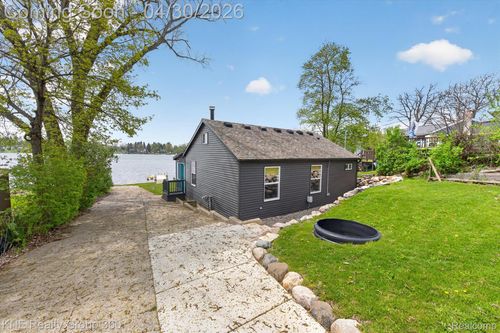 2509 Rubbins Rd, Howell, MI, 48843-8959 | Card Image