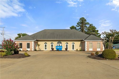 318 S Rhodes St, West Memphis, AR, 72301-4215 | Card Image