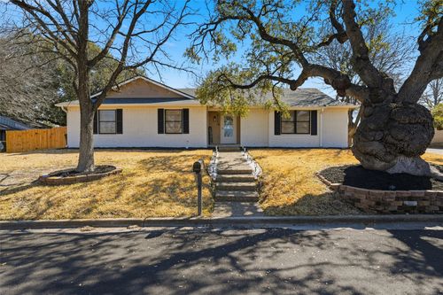 8230 Shadow Wood Dr, Waco, TX, 76712-2417 | Card Image
