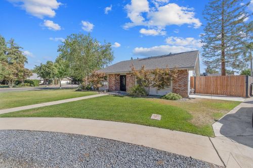 6593 N Winery Ave, Fresno, CA, 93710-4957 | Card Image