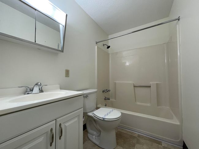 APT-34 - 11 Railroad Ave, Condo with 2 bedrooms, 1 bathrooms and null parking in Derry NH | Image 30