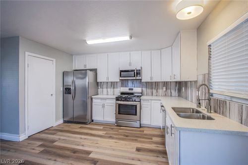 2456 Paradise Village Way, Las Vegas, NV, 89120-1043 | Card Image
