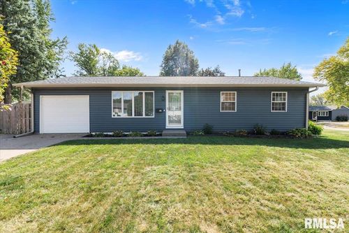 2223 W 34th St, Davenport, IA, 52806-5357 | Card Image
