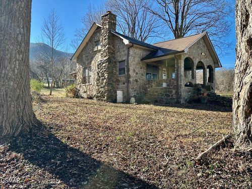 3528 Sugar Camp Cir, Sevierville, TN, 37862-8548 | Card Image