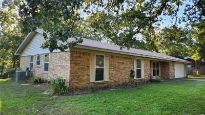 302 Blackjack Drive, House other with 3 bedrooms, 2 bathrooms and null parking in Palestine TX | Image 2