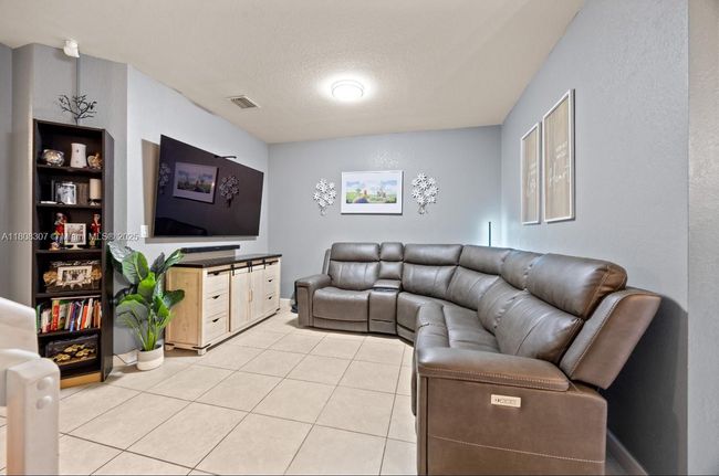 3427 W 89 Th Ter, Townhouse with 3 bedrooms, 3 bathrooms and null parking in HIALEAH FL | Image 9
