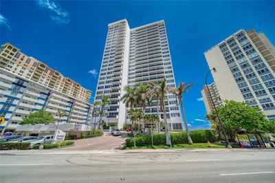 1002 - 3140 S Ocean Dr, Condo with 1 bedrooms, 1 bathrooms and null parking in Hallandale Beach FL | Image 1