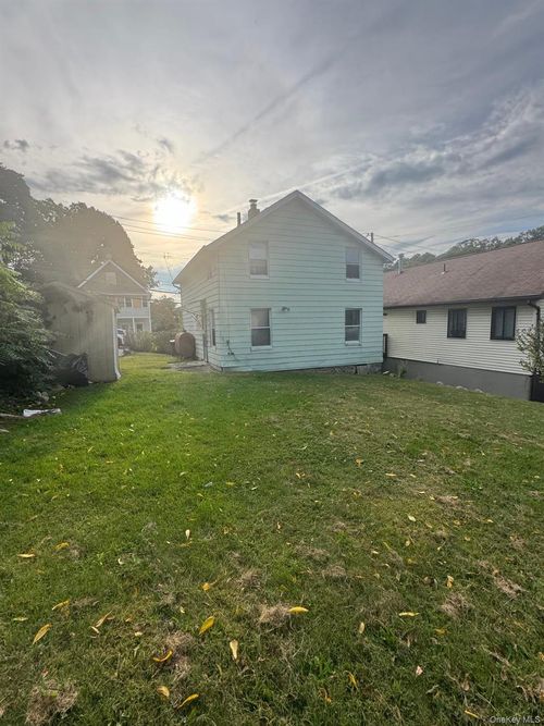 5 Grant Ave, Peekskill, NY, 10566-4025 | Card Image