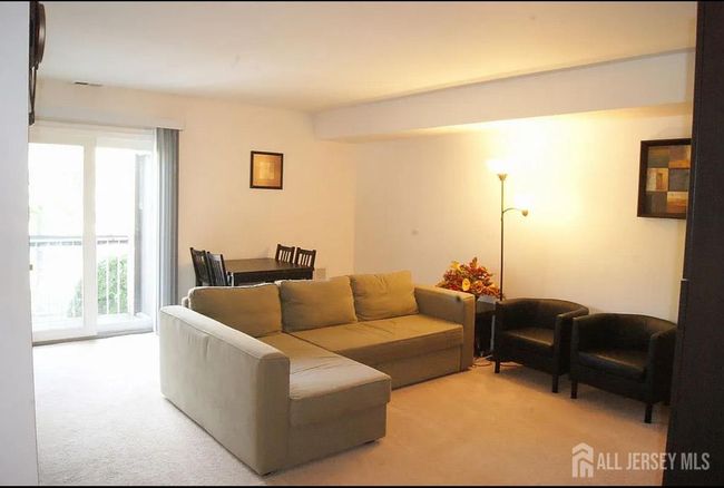 604 Woodbridge Commons Way, Townhouse with 2 bedrooms, 2 bathrooms and null parking in Iselin NJ | Image 8