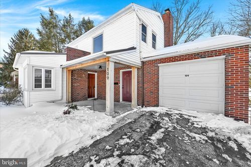 109 E Pine St, EPHRATA, PA, 17522-2135 | Card Image