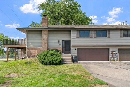4112 Sylvia Ln S, Shoreview, MN, 55126-6432 | Card Image