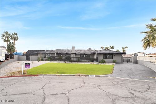 4501 Woodcrest Rd, Las Vegas, NV, 89121-4922 | Card Image