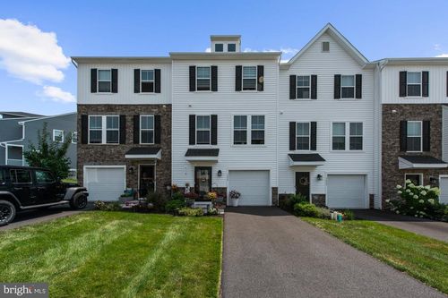 7555 Clayton Ave, Coopersburg, PA, 18036-8727 | Card Image