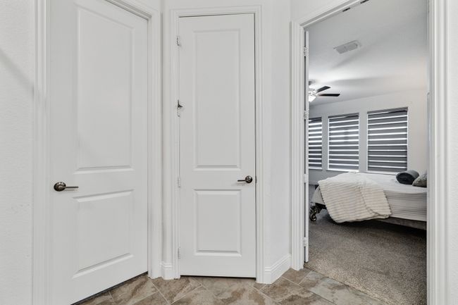 Corridor with light carpet | Image 13