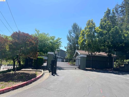 11-8761 Mountain Blvd, Oakland, CA, 94605 | Card Image