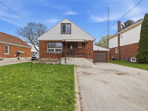 6476 Maranda St, Niagara Falls, ON, L2G1Z7 | Card Image