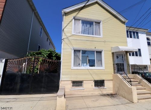 119 Pacific St, Newark, NJ, 07105-1538 | Card Image
