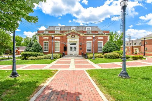 82 Court Sq, Alexander City, AL, 35010-1905 | Card Image