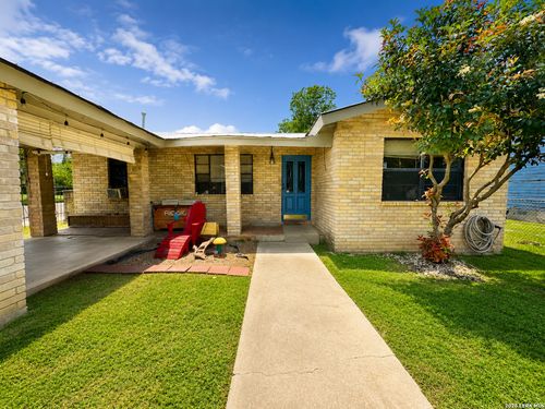 402 Chipinque, San Antonio, TX, 78237-3915 | Card Image