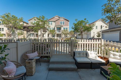 512 Mulberry Ln, Fillmore, CA, 93015-9675 | Card Image
