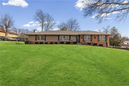 8713 Waverly Ave, Kansas City, KS, 66109-1941 | Card Image