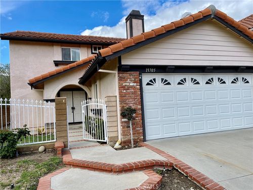 19705 Shadow Glen Cir, Porter Ranch, CA, 91326-3840 | Card Image