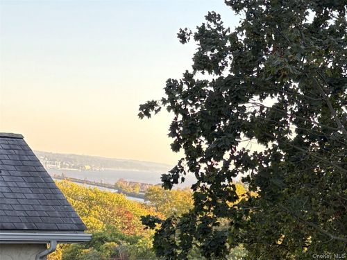 2 Wayne St, Croton-On-Hudson, NY, 10520-3019 | Card Image