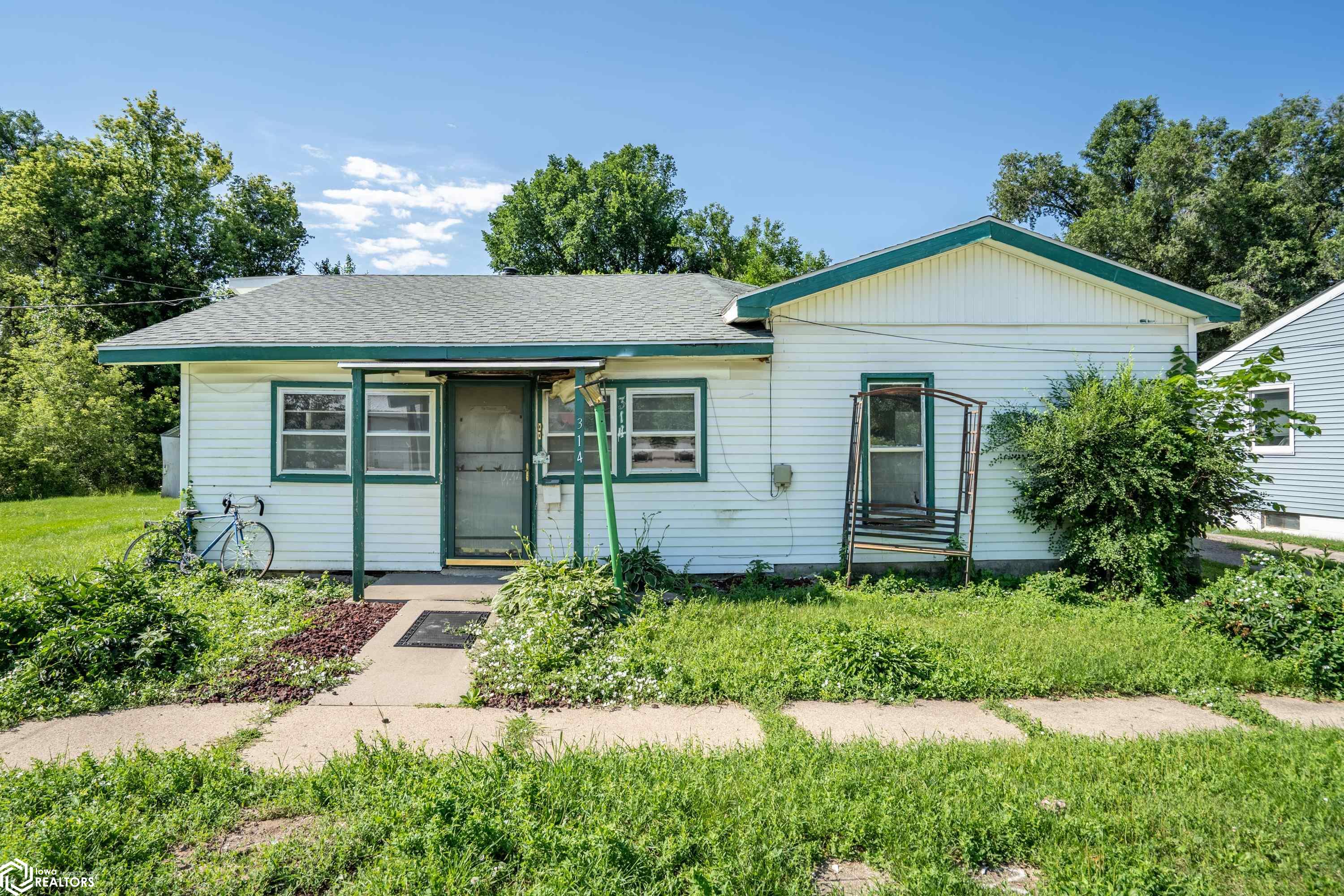 Washington St, Marshalltown, IA 50158