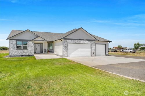 7526 Road D.5 Ne, Moses Lake, WA, 98837-9390 | Card Image