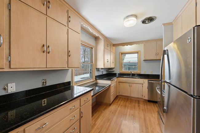 720 Wayzata Blvd E, House other with 2 bedrooms, 2 bathrooms and null parking in Wayzata MN | Image 7