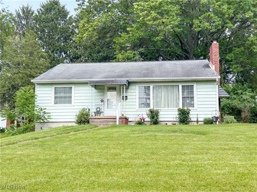 7427 Westview Dr, Boardman, OH, 44512-5550 | Card Image