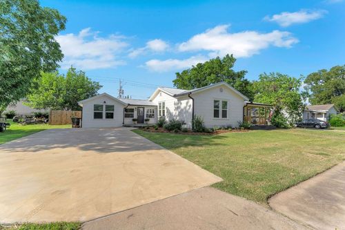 215 Paulus St, Schulenburg, TX, 78956-1621 | Card Image