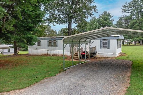 7424 Olin Rd, Pfafftown, NC, 27040-9760 | Card Image