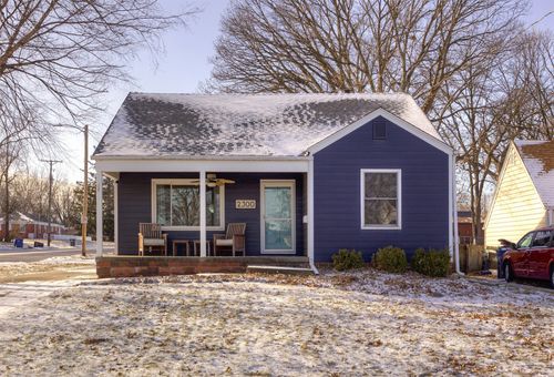 2300 33rd St, Des Moines, IA, 50310-5101 | Card Image