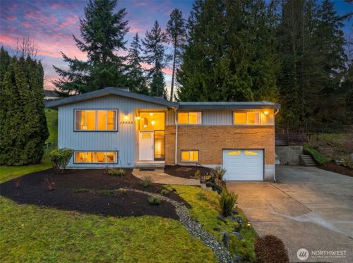 19822 53rd Ave W, Lynnwood, WA, 98036-6111 | Card Image