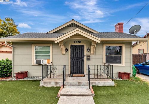 1228 Bessie Ave, Tracy, CA, 95376-3414 | Card Image
