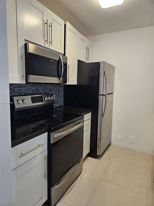 apt-430-8180 Geneva Ct, Doral, FL, 33166-4658 | Card Image