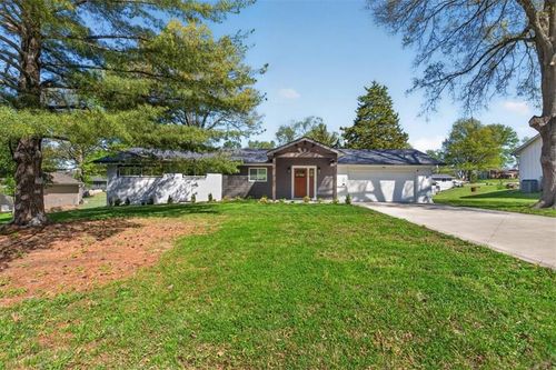7810 Nw Blue Grass Dr, Parkville, MO, 64152-3005 | Card Image