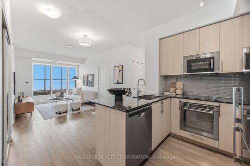 720-99 Eagle Rock Way, Maple, ON, L6A5A7 | Card Image
