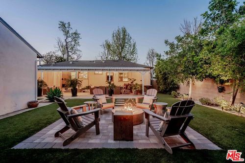 17400 Martha St, Encino, CA, 91316-1403 | Card Image