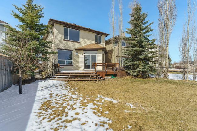 202 Tuscany Ravine Close Nw, Home with 4 bedrooms, 3 bathrooms and 4 parking in Calgary AB | Image 9