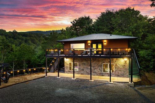 3853 Warden Branch Ln, Gatlinburg, TN, 37738-6386 | Card Image