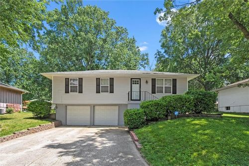 1511 Se 15th Pl, Oak Grove, MO, 64075-9437 | Card Image