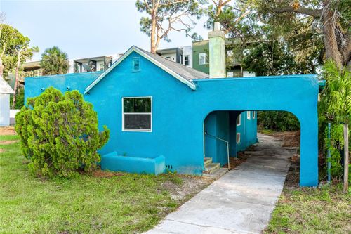 762 30th Ave S, St Petersburg, FL, 33705-3718 | Card Image