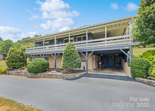 30 Onyx Ln, Maggie Valley, NC, 28751-8906 | Card Image