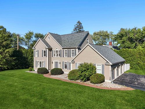 3 Playhouse Cir, Hampton, NH, 03842-2776 | Card Image