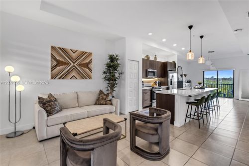 32-8175 Nw 104th Ave, Doral, FL, 33178 | Card Image