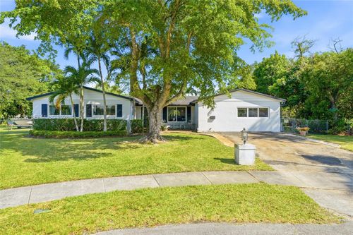 9331 Sw 104th Ct, Miami, FL, 33176-2621 | Card Image