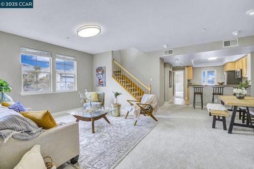 6130 Old Quarry Loop, Oakland, CA, 94605-3382 | Card Image